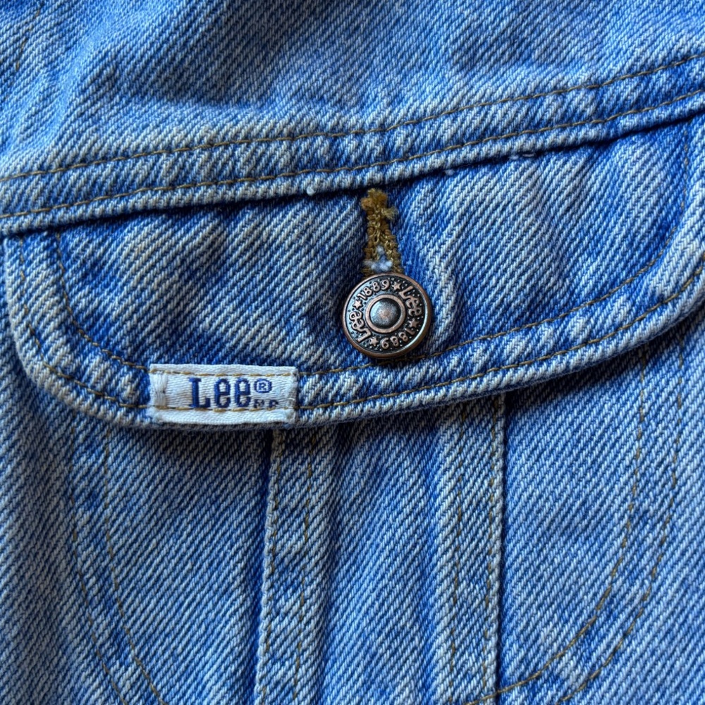 Vintage Lee ™️ Cropped Denim Jean Jacket - Medium